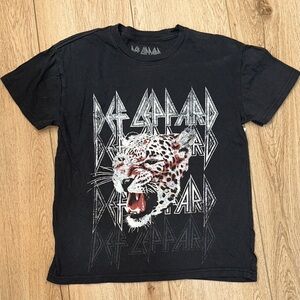 Def Leppard Band Washed Black T-shirt Women’s Size Large